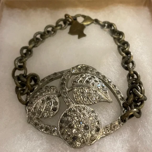 Angel Court Vintage Crystal Cherry Buckle Bracelet - Picture 2 of 3